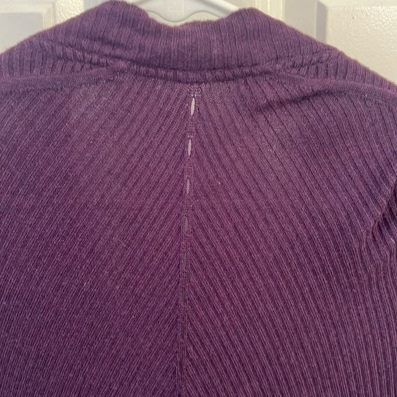 Lulu cardigan with zipper pockets, super soft. Used but good condition - Picture 6 of 6
